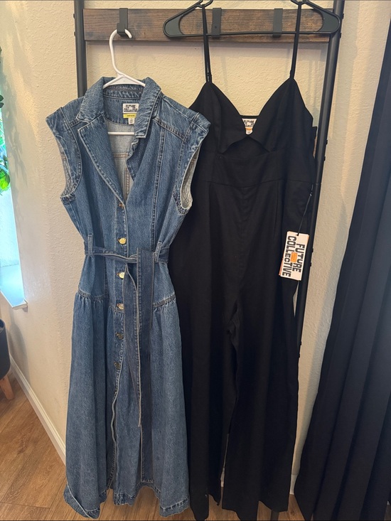 Future Collective Other - Future Collective
Black Spaghetti-Strap Jumpsuit
Denim Mid denim dress ~BUNDLE